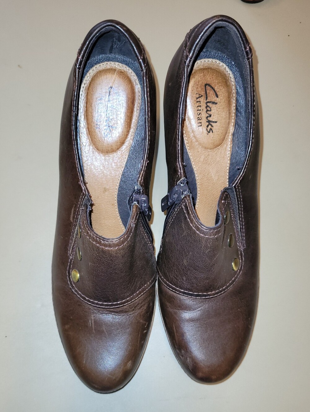 Clarks Brown Leather Women's Slip-On Loafers Size 7M.